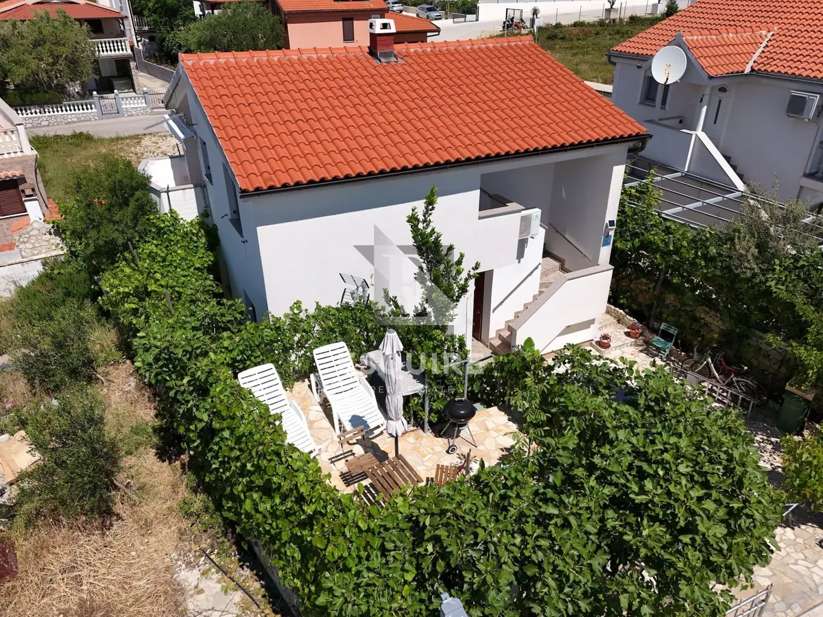 Kuća - Vrsi, 250m2