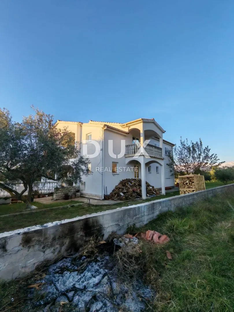 Kuća - Vrsi, 278m2