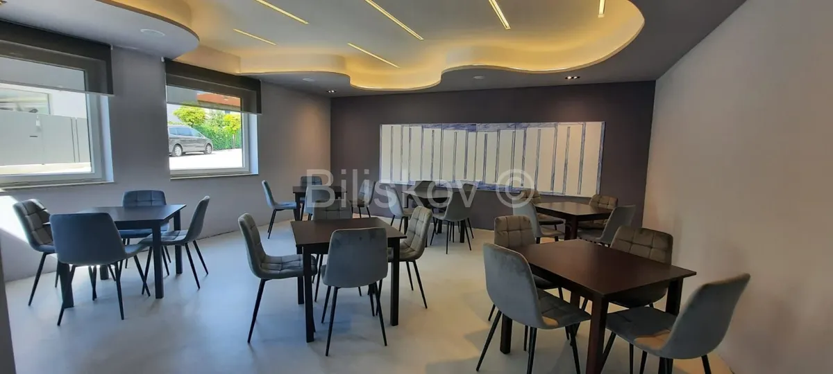 Poslovni Prostor - Rovinj, 900m2