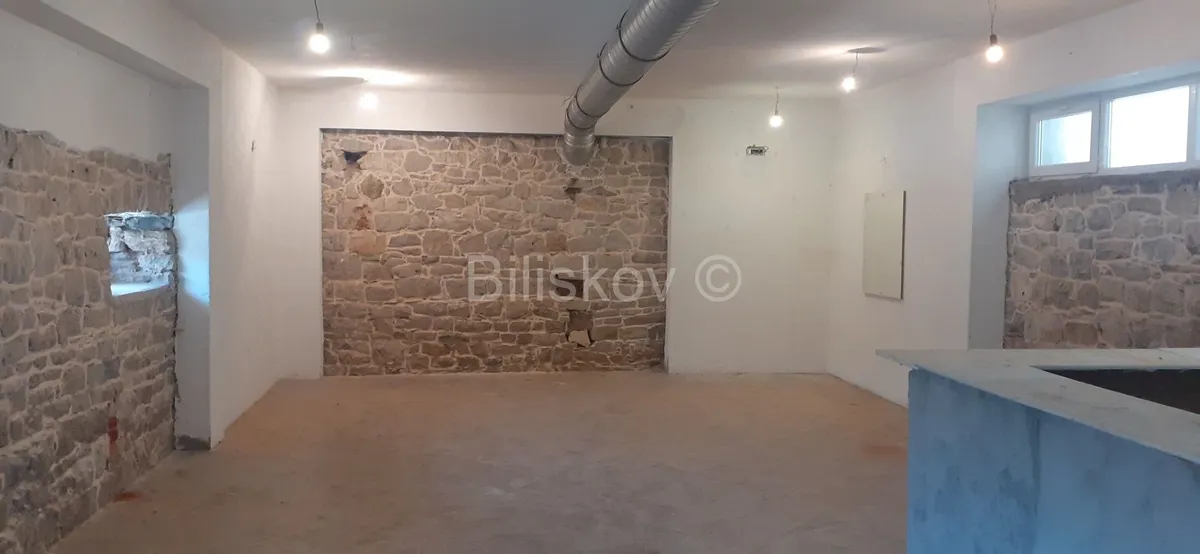 Poslovni Prostor - Šolta, 140m2