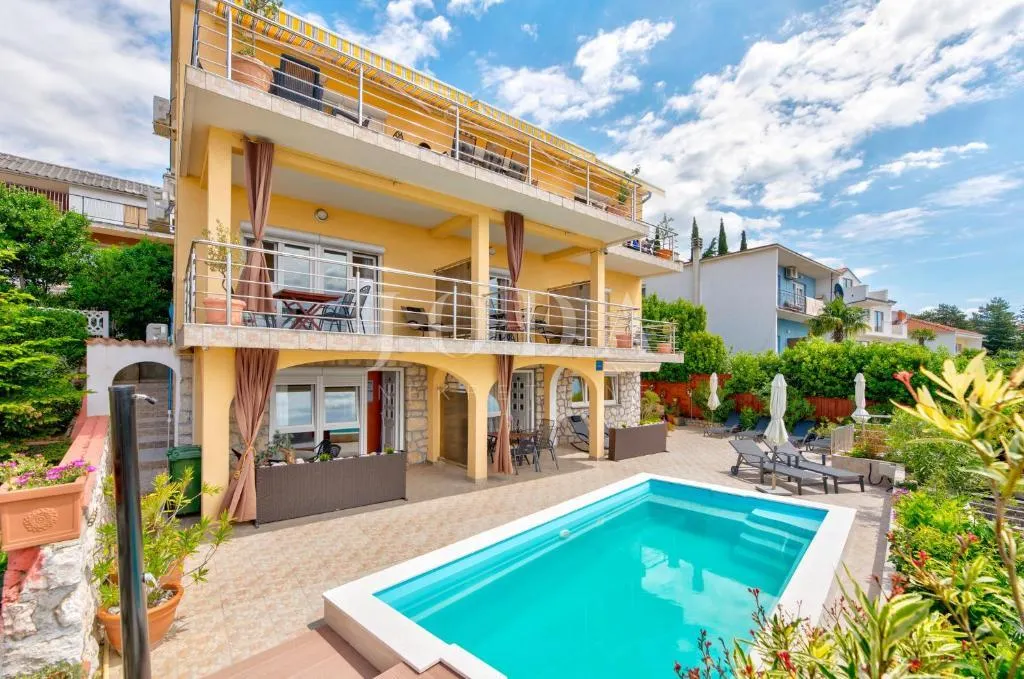 House - Crikvenica, 350m2