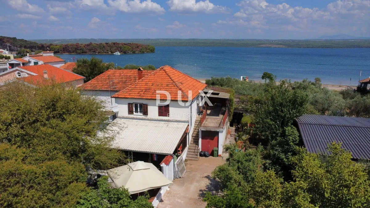 Kuća - Šibenik - Okolica, 247m2