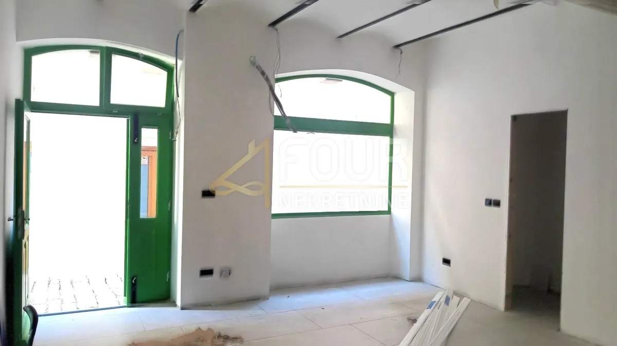 Poslovni Prostor - Rovinj, 33m2
