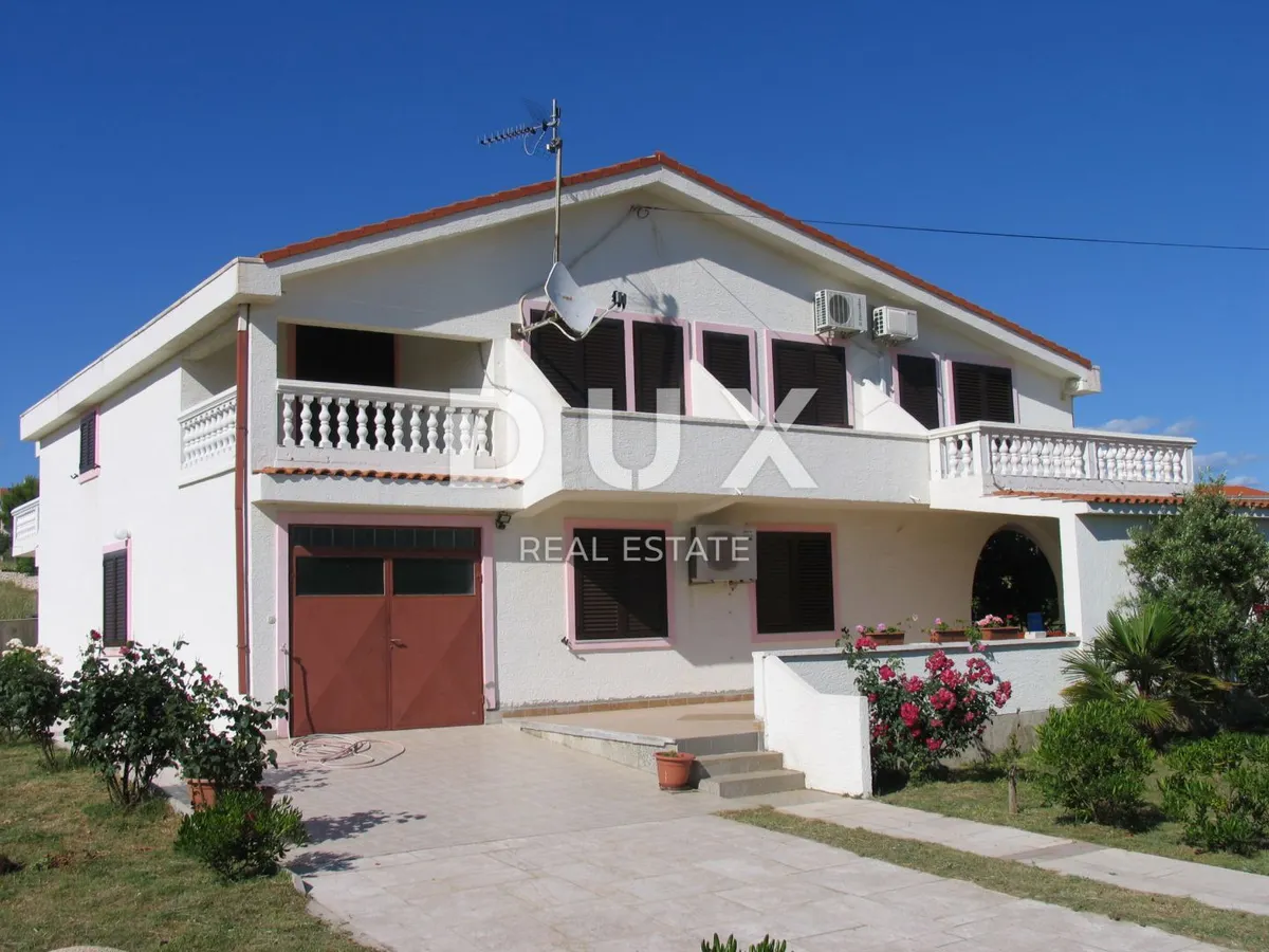 Kuća - Povljana, 540m2