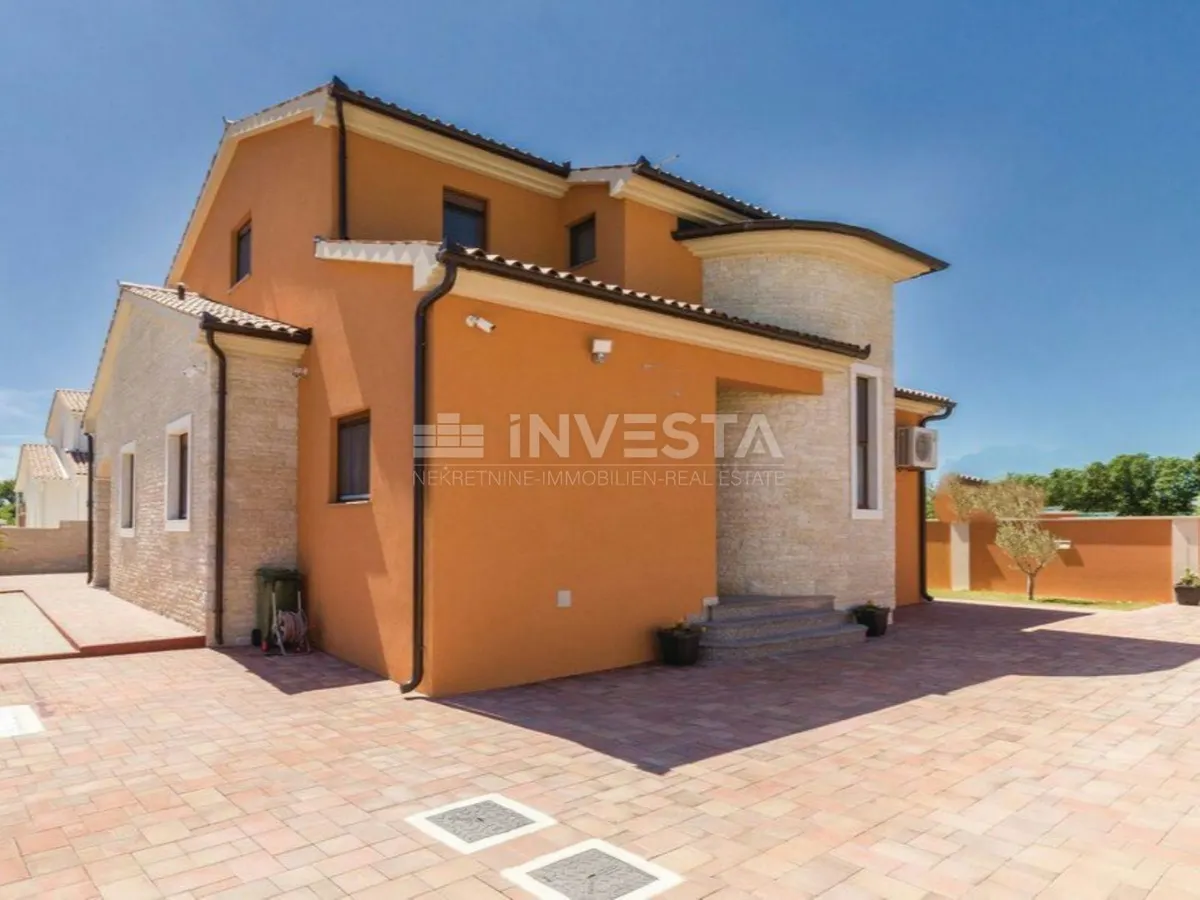 House - Pula, 330m2