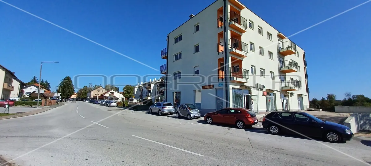 Zgrada - Trg hrvatskih velikana, Pisarovina, Pisarovina, 3277m2