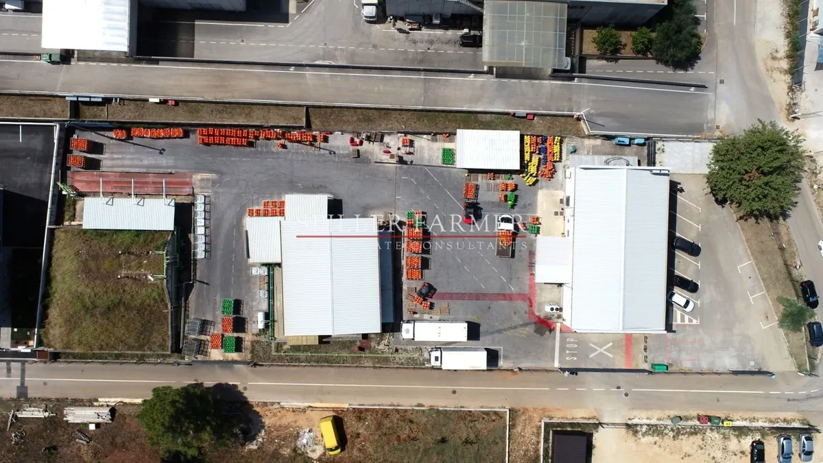 Poslovni Prostor - Novigrad, 880m2