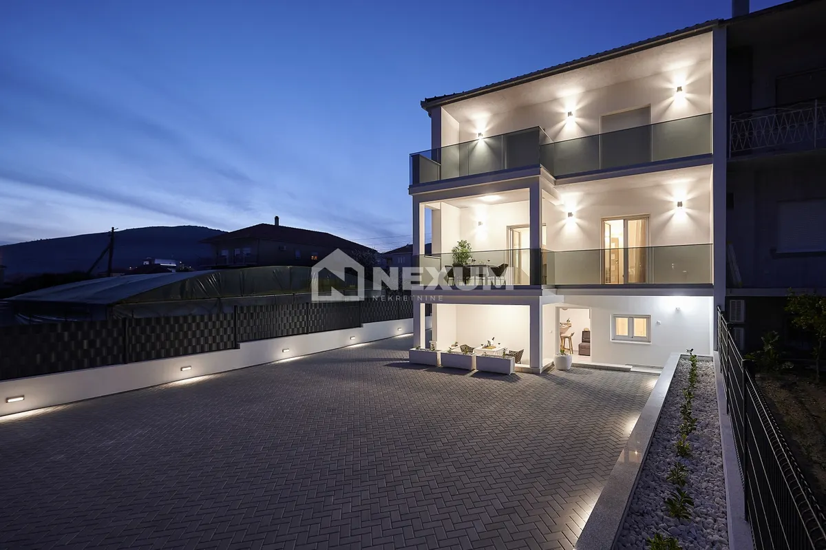 Kuća - Trogir, 240m2