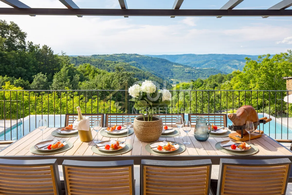 Kuća - Pazin - Okolica, 250m2