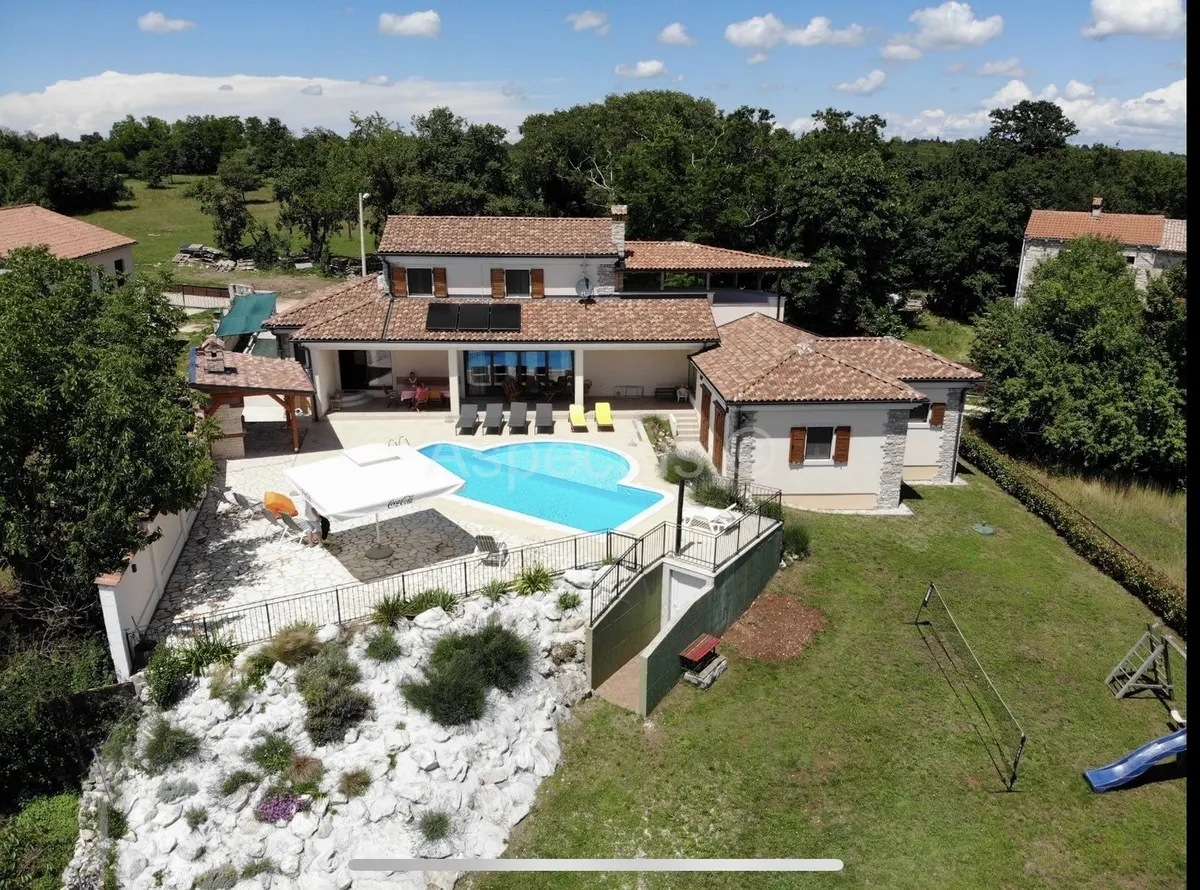 Kuća - Žminj, 280m2
