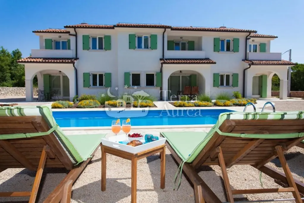 Kuća - Dobrinj, 230m2