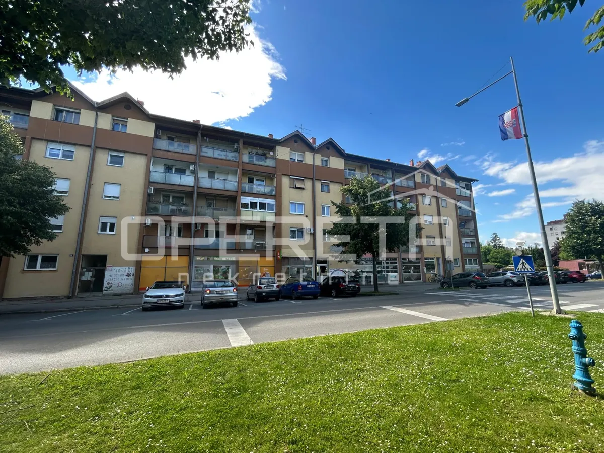 Poslovni Prostor - Trg Slobode, Beli Manastir, Beli Manastir, 248m2