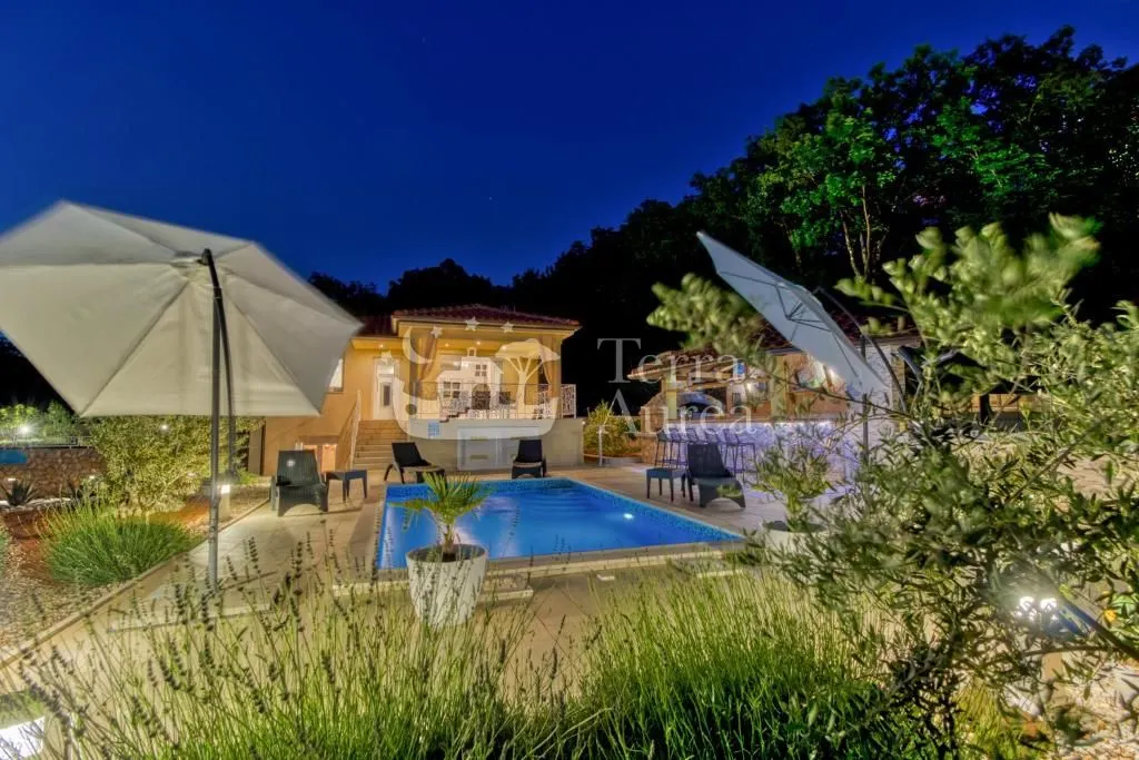 Kuća - Omišalj, 260m2