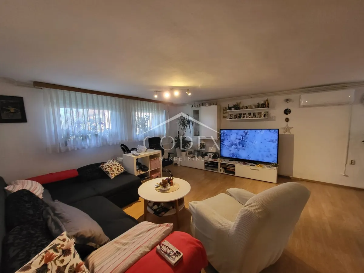 Kuća - Karlovac, 250m2