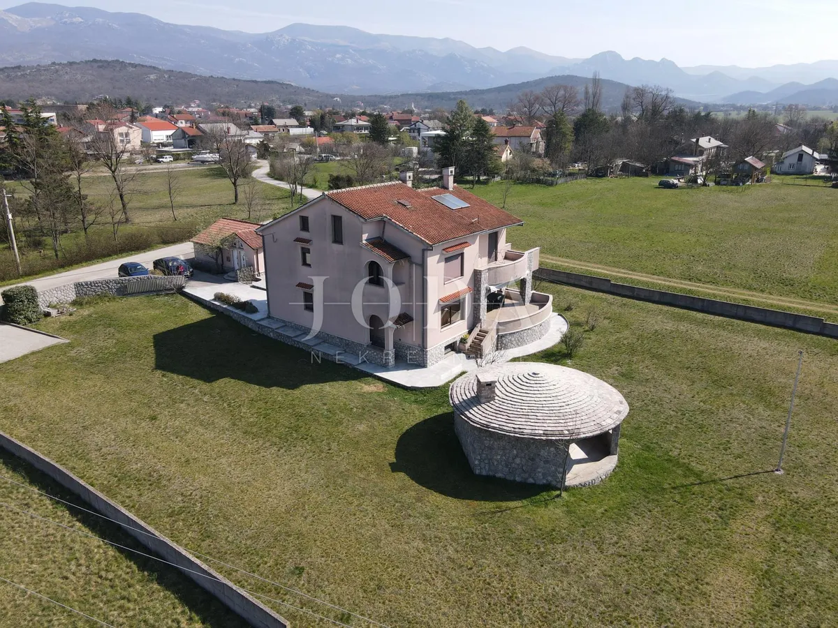 House - Jelenje, 510m2