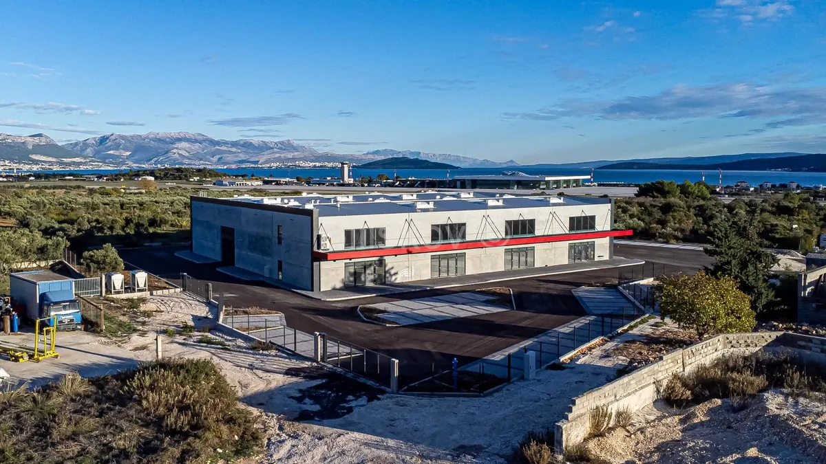 Poslovni Prostor - Trogirska cesta, Trogir - Okolica, 2000m2