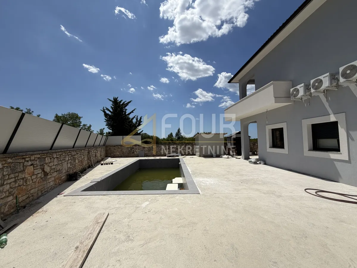 Kuća - Vodnjan, 408m2