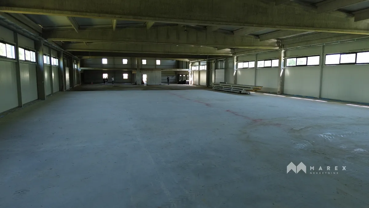 Poslovni Prostor - Trnovec Bartolovečki, 2200m2