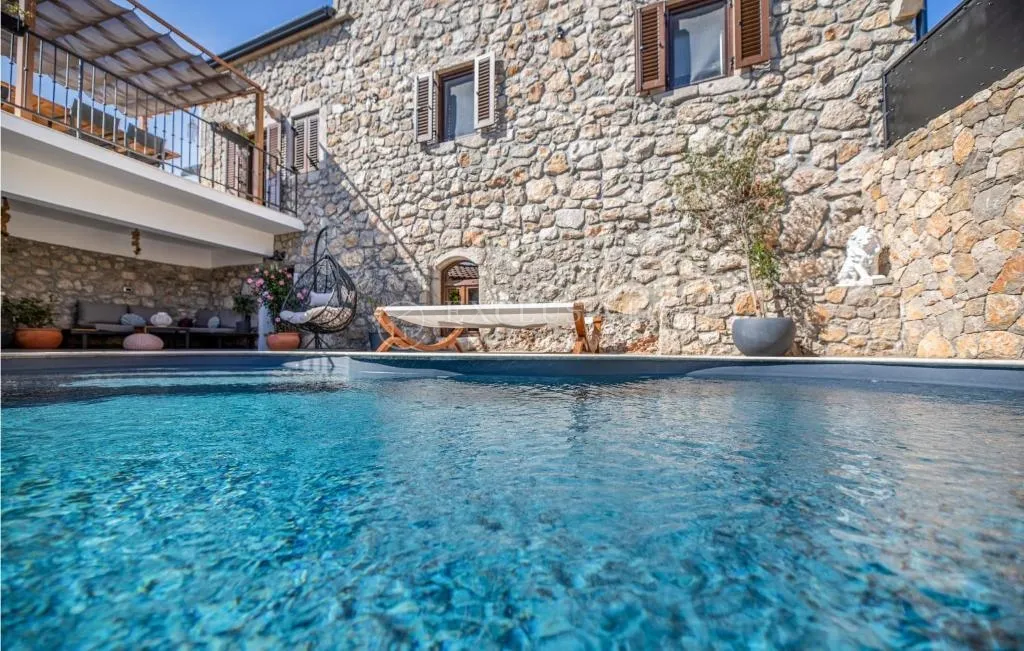 House - Vrbnik, 257m2