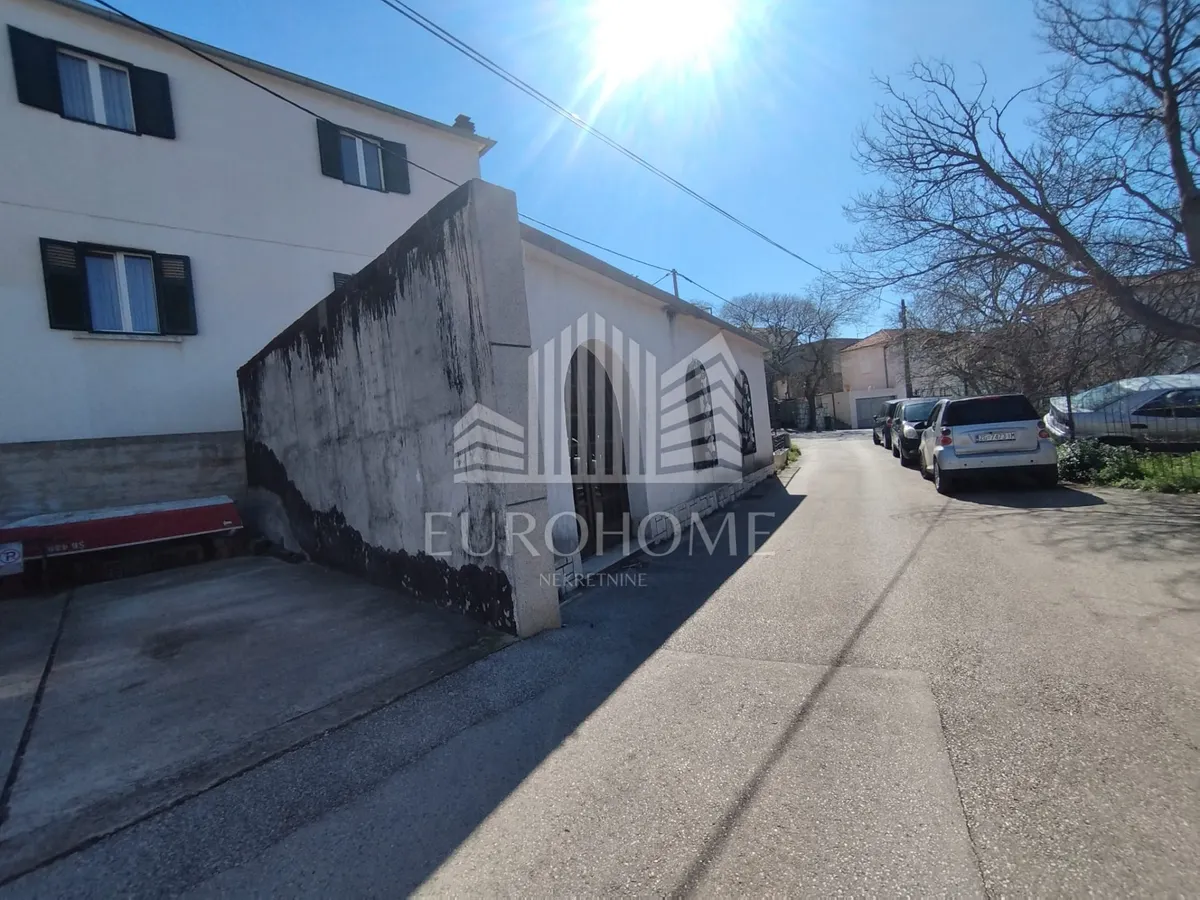 Poslovni Prostor - Šibenik, 68m2