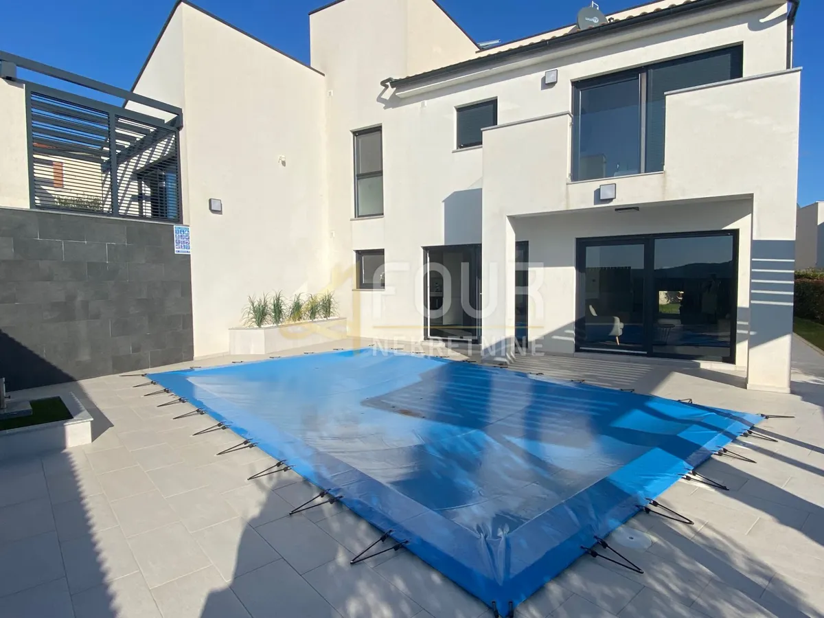 Kuća - Medulin, 250m2