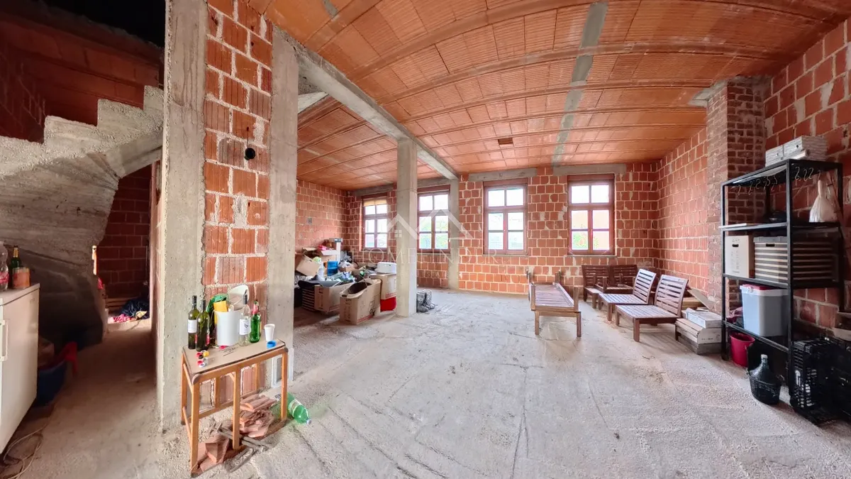 Apartment - Petrinja, 792m2