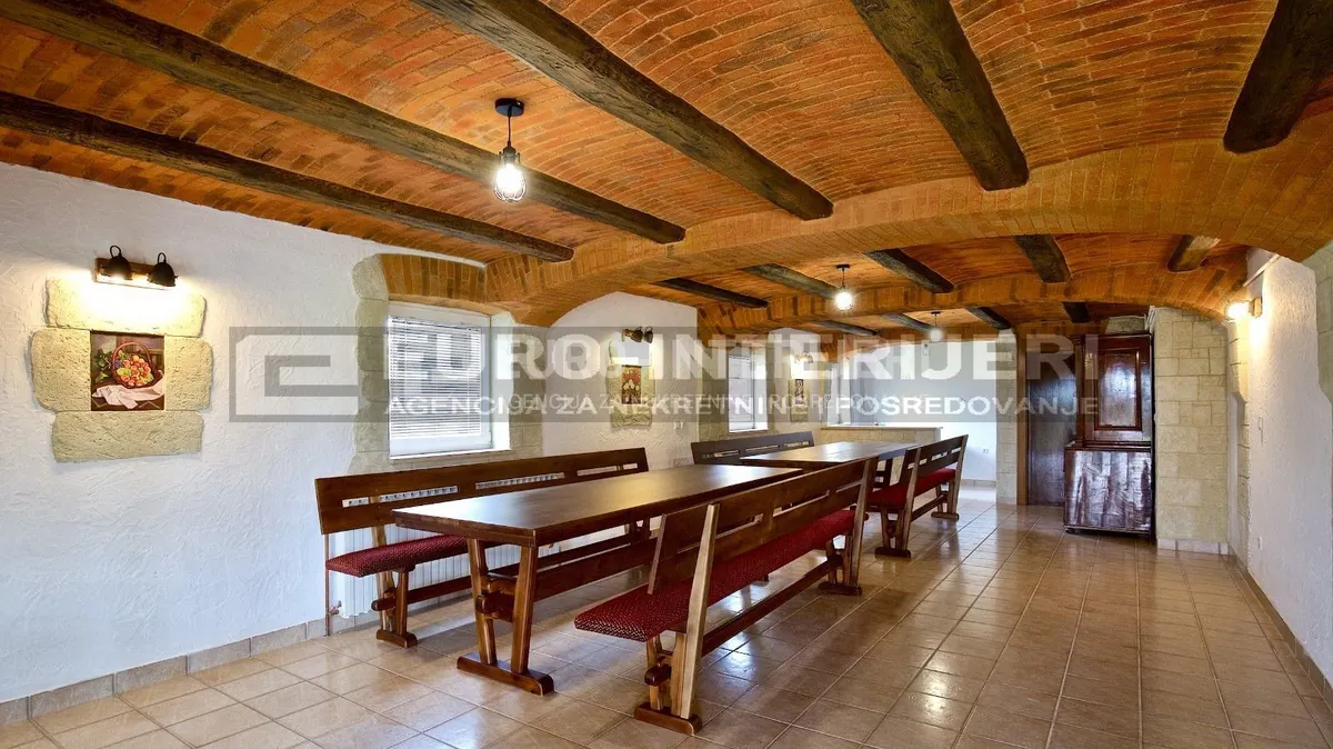 Kuća - Pustodol, 360m2