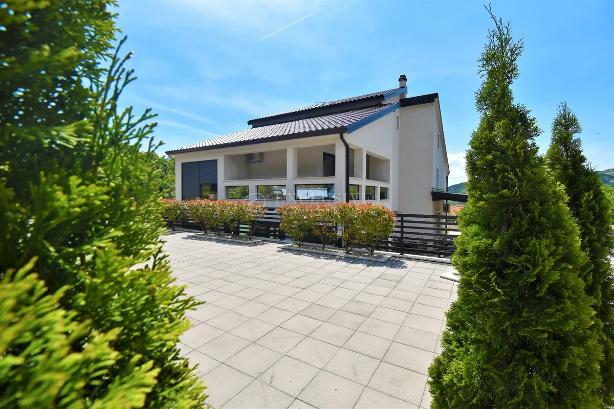 House - Crikvenica, 390m2