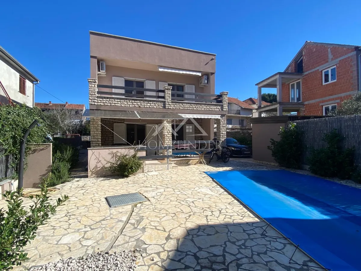 Kuća - Pirovac, 160m2