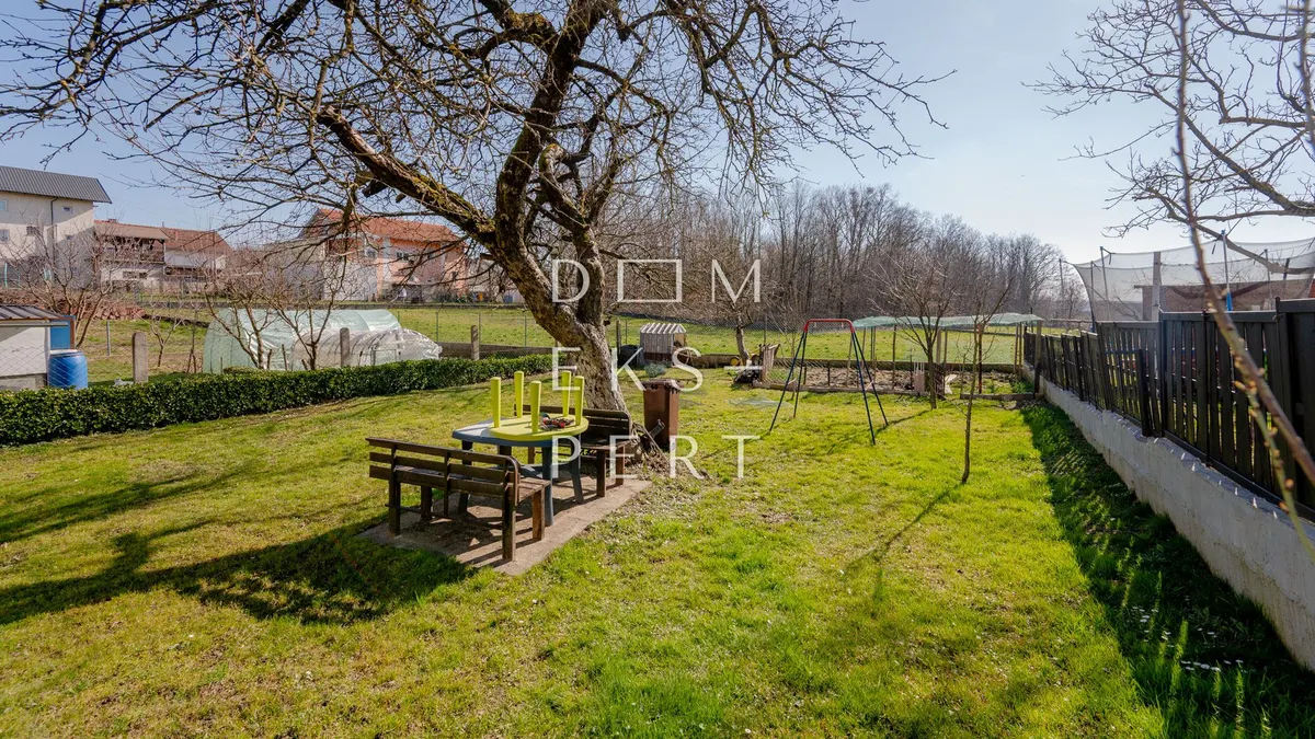 Kuća - Sesvete, 213m2