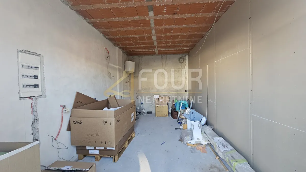 Poslovni Prostor - Viškovo, 200m2