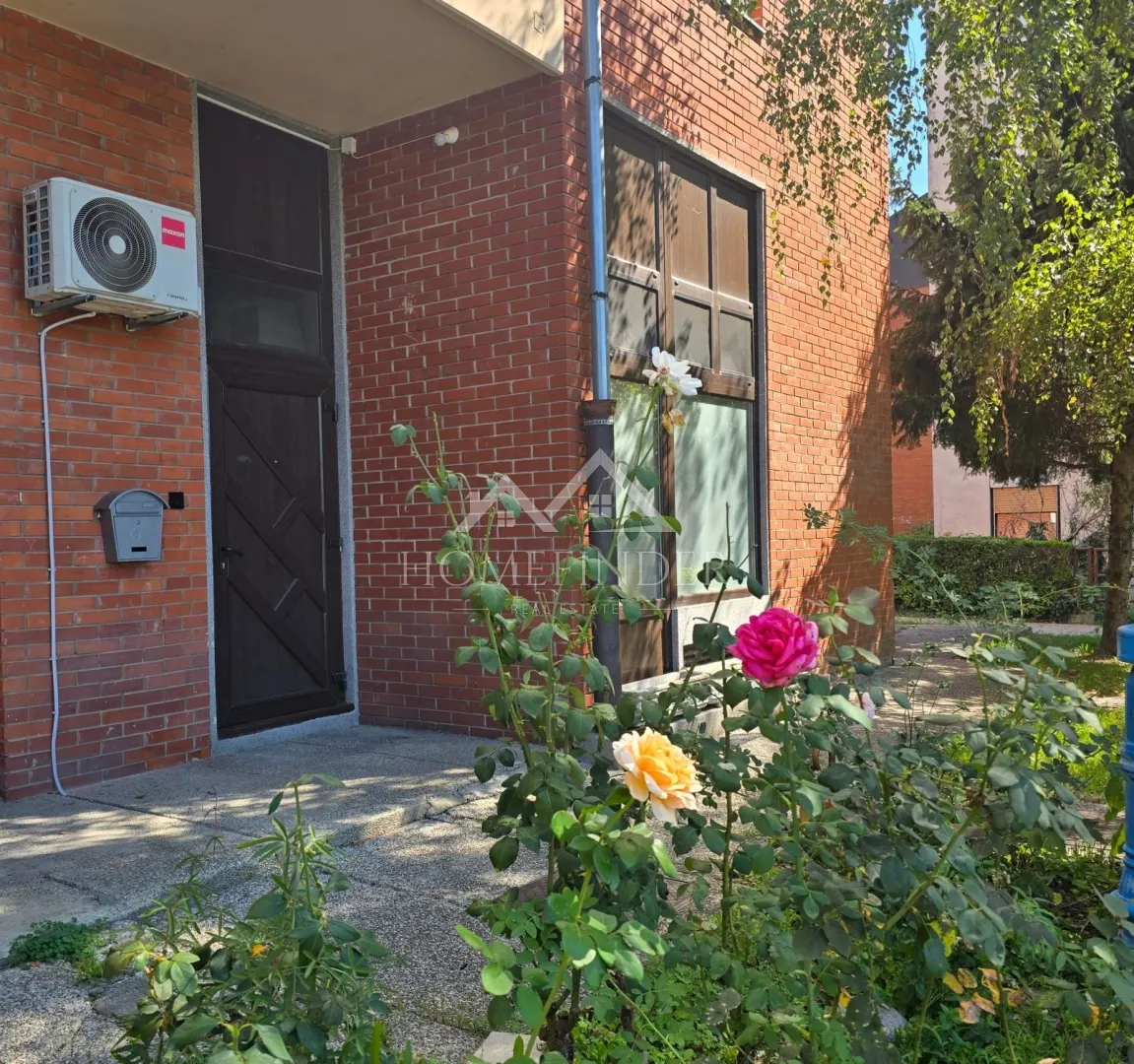 Commercial Space - Sisak, 82.69m2