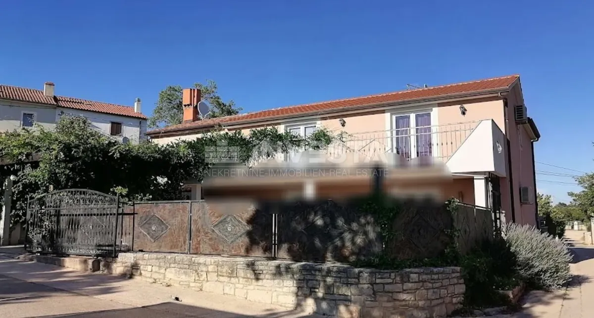 Kuća - Buje, 220m2