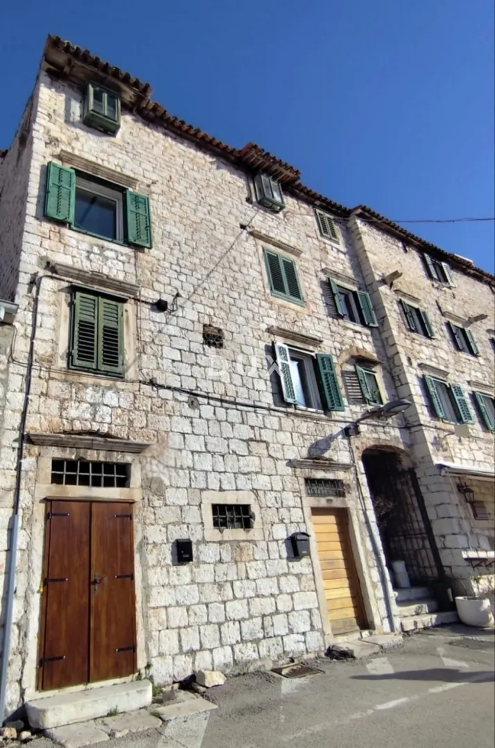 Kuća - Šibenik, 450m2