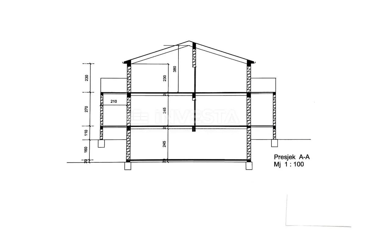 House - Pula, 450m2