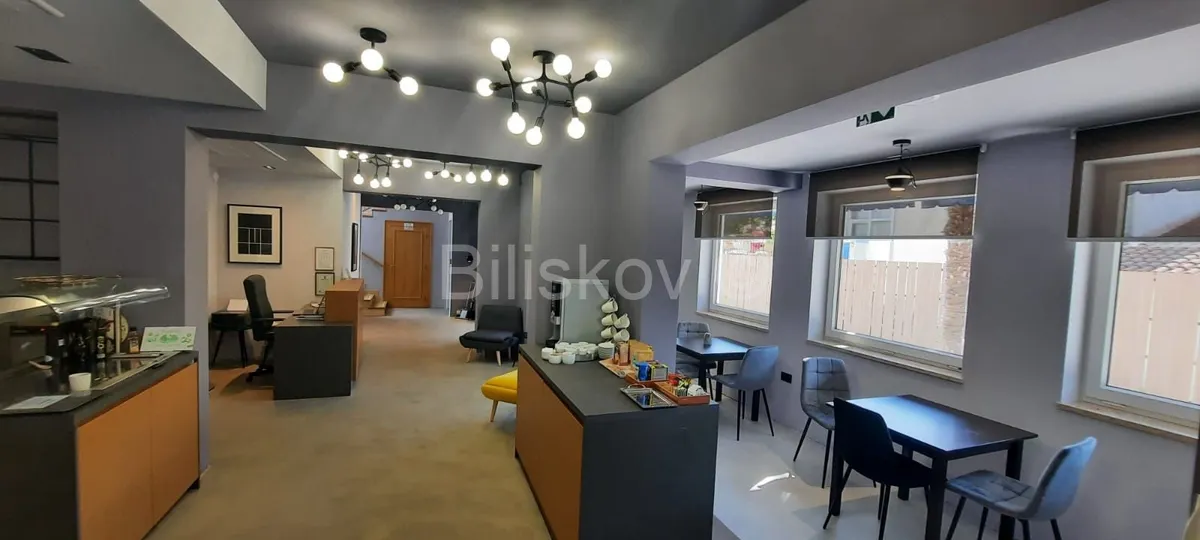 Poslovni Prostor - Rovinj, 900m2