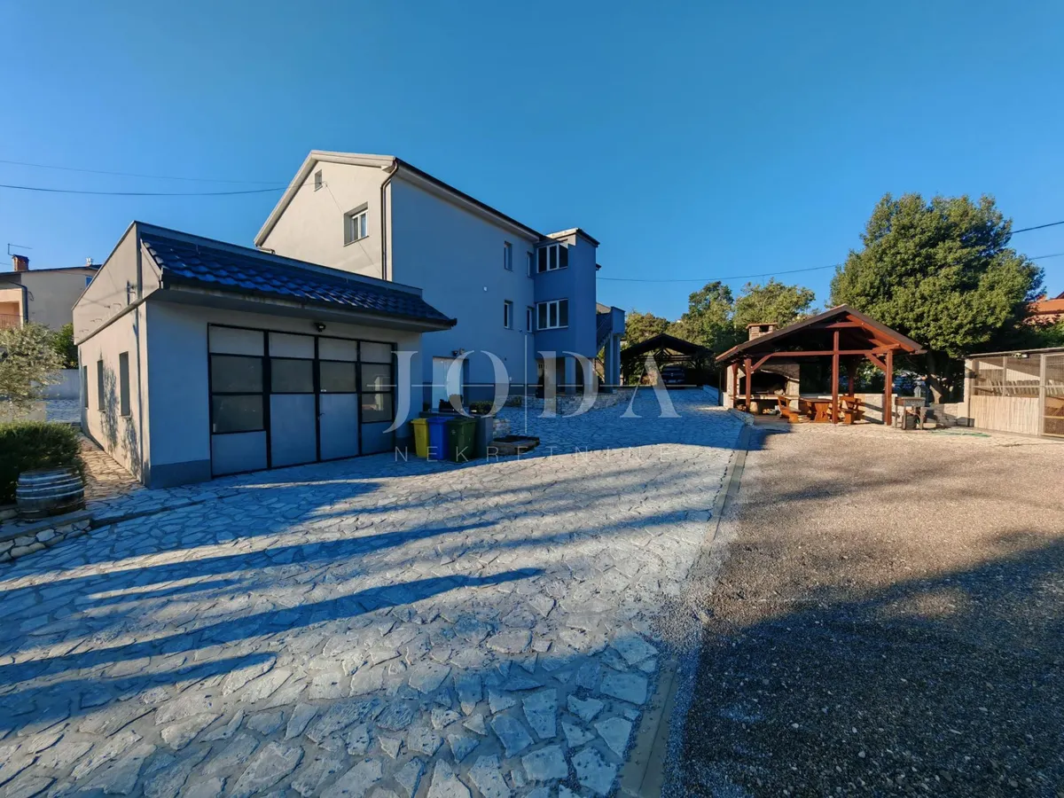 Kuća - Čavle, 350m2