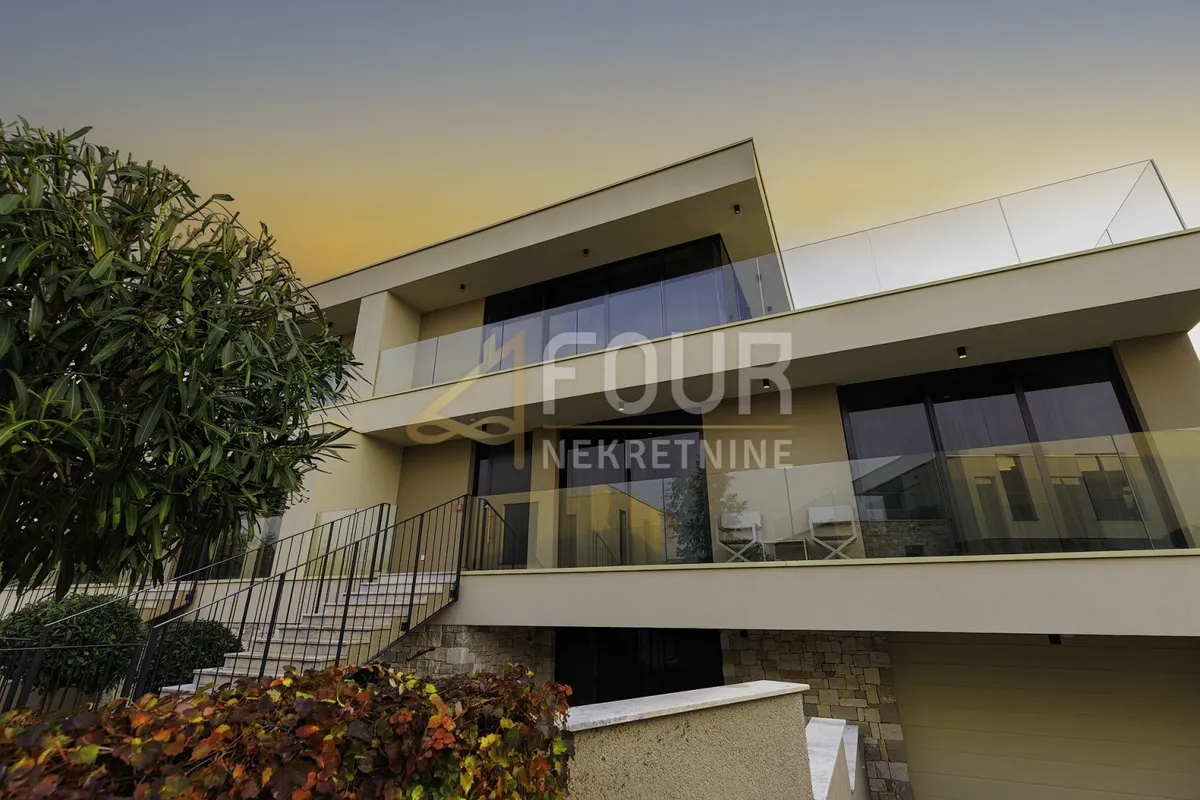 Kuća - Umag, 280m2