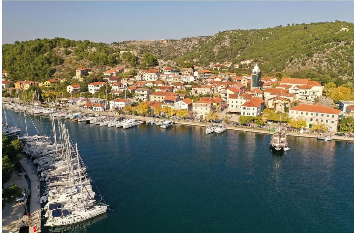 Poslovni Prostor - Skradin, 814m2