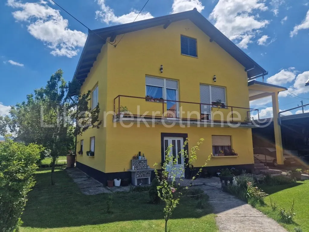 Kuća - Brinje, 220m2