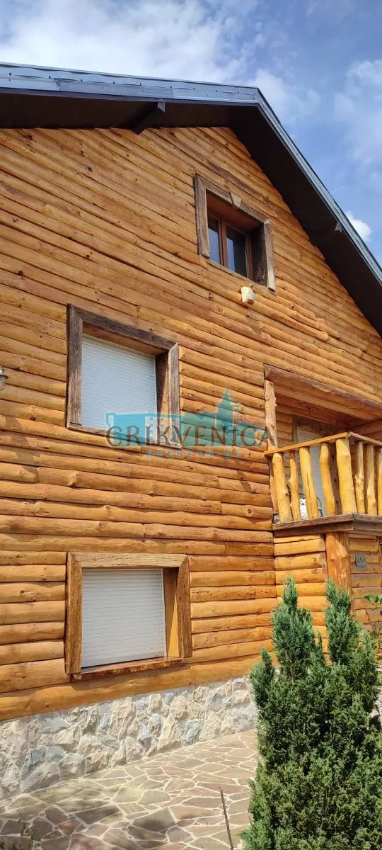 Kuća - Donji Lapac, 250m2