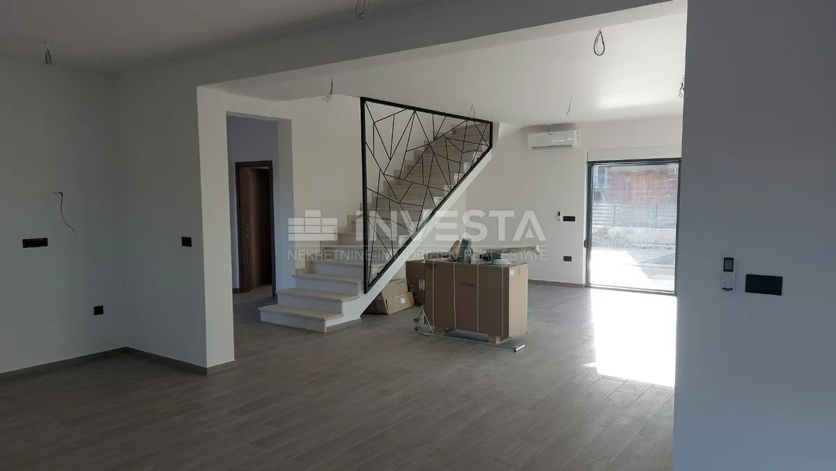 Kuća - Tar-Vabriga, 240m2