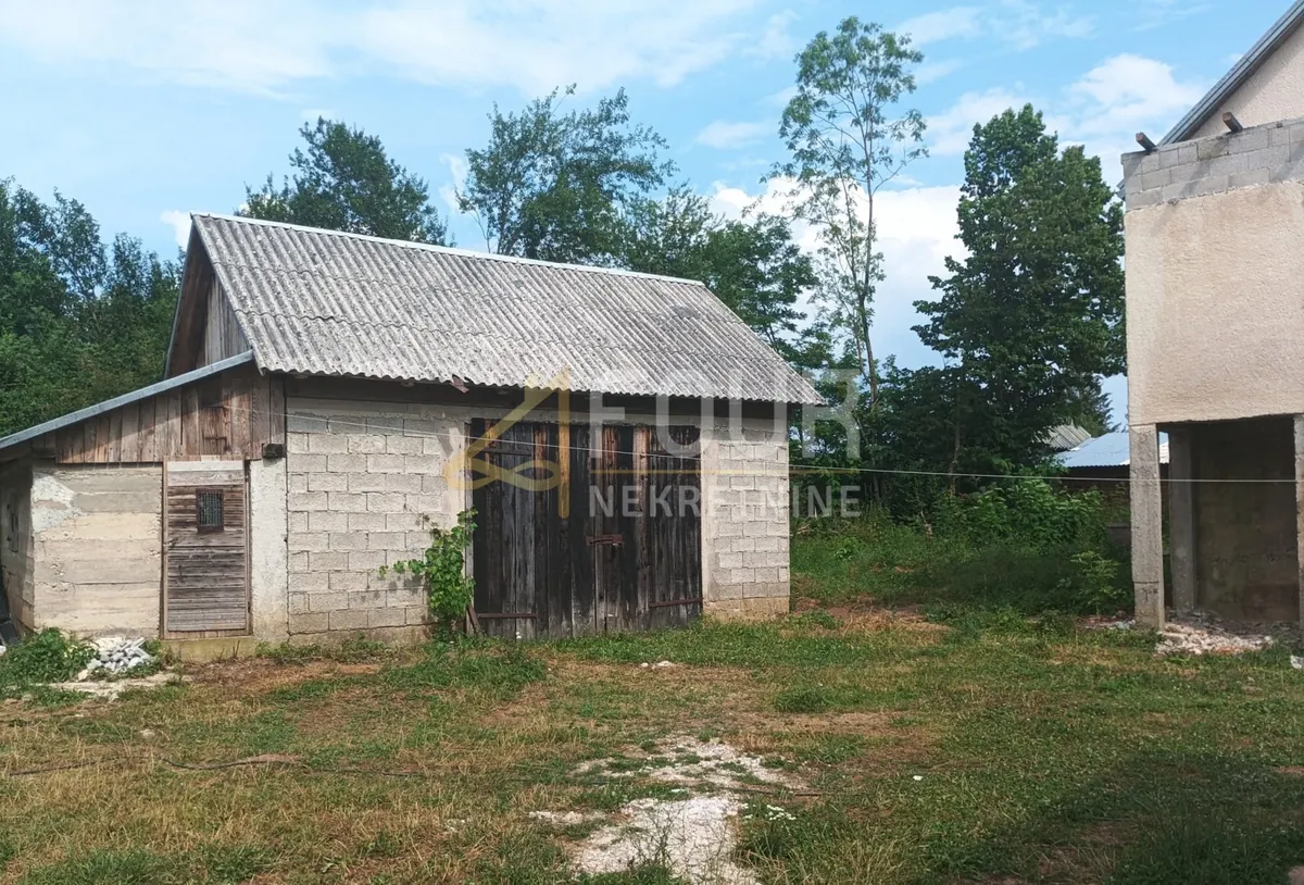 Kuća - Gospić, 307m2