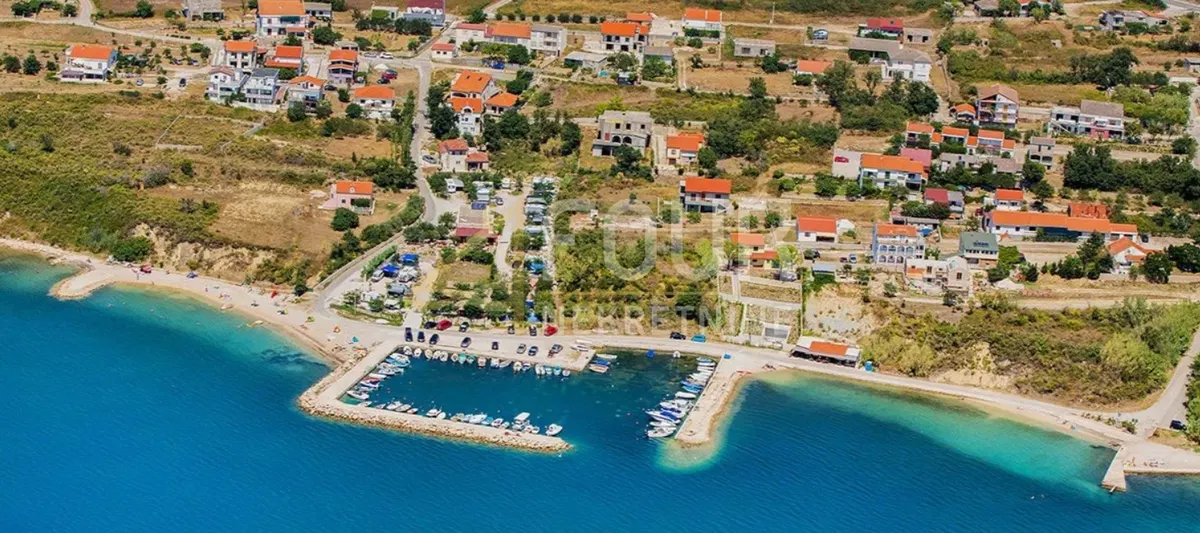 Zemljište - Ražanac, 1032m2