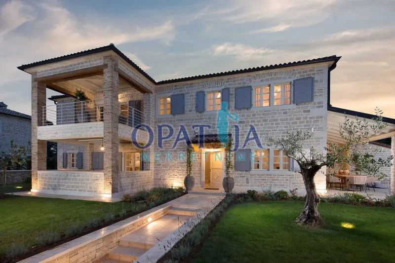 Kuća - Kanfanar, 297m2