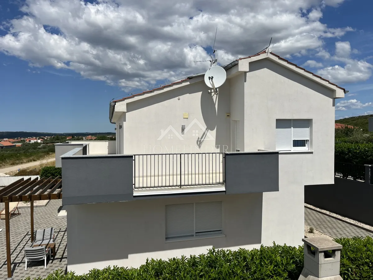 House - Sukošan, 1630m2