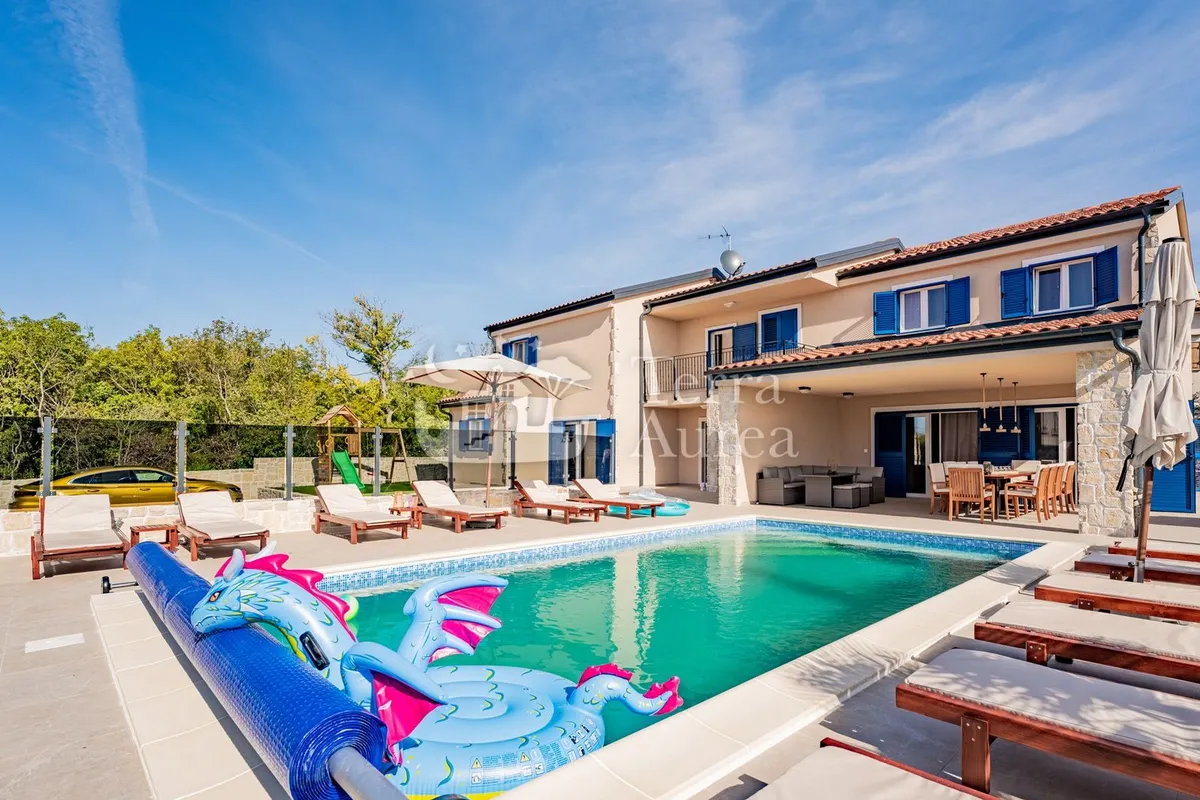 Kuća - Dobrinj, 320m2