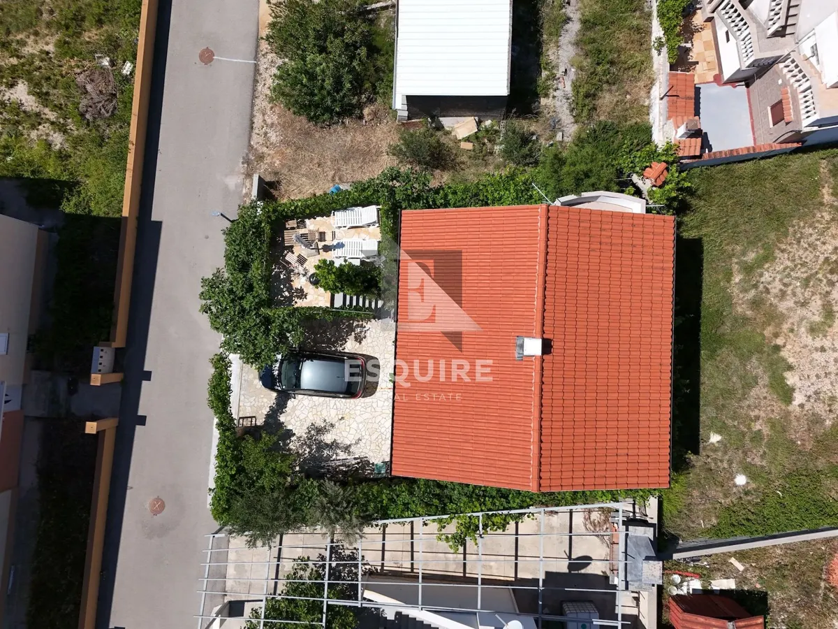 Kuća - Vrsi, 250m2