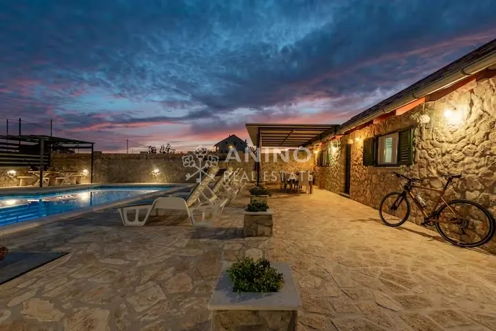 House - Benkovac, 450m2