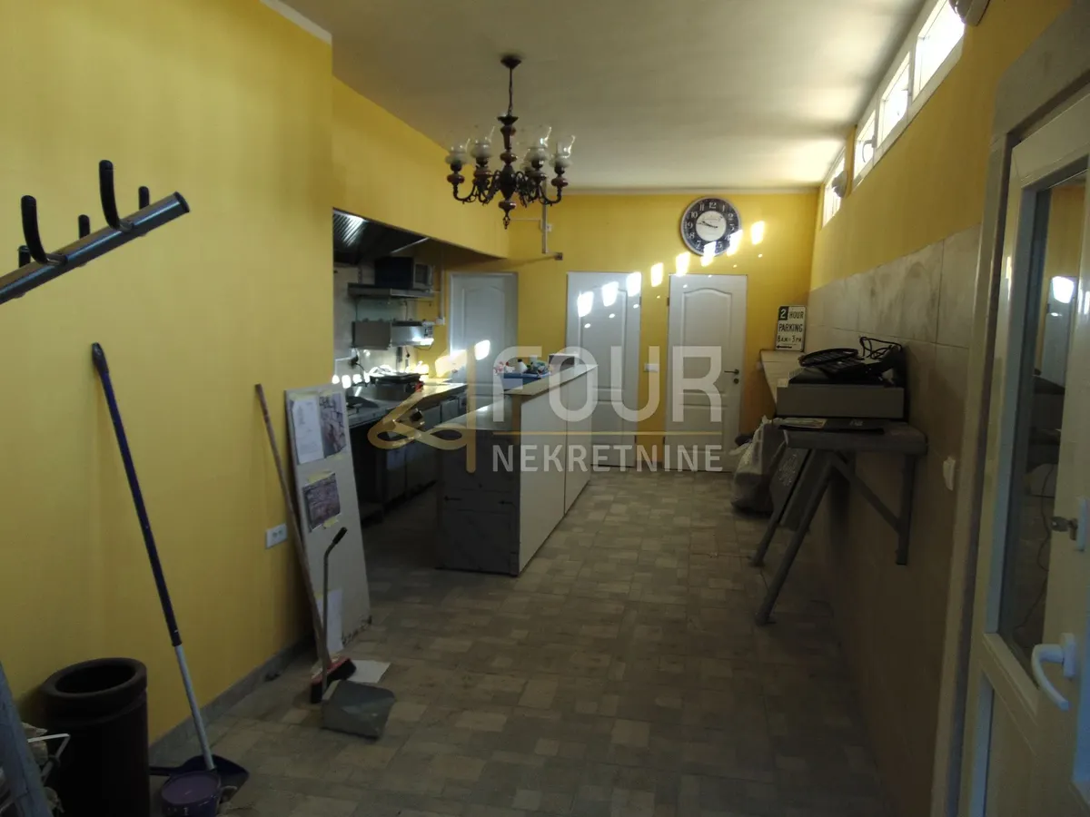 Poslovni Prostor - Pula, 100m2
